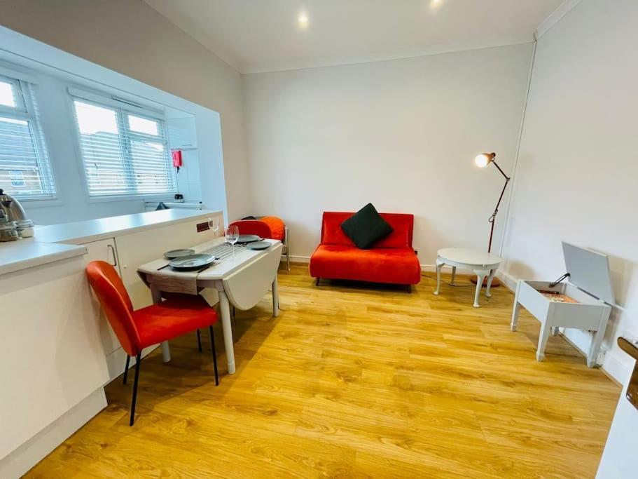 New Modernised Flat In The Heart Of Leigh On Sea Apartamento Southend-on-Sea Exterior foto